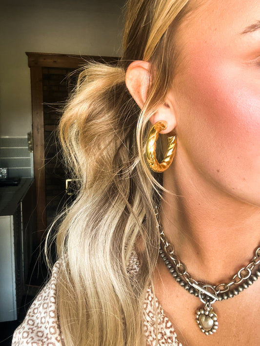 Medium Twisted Hoops